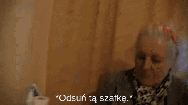 a blurry picture of a woman with the words * odsun ta szafke * written below her