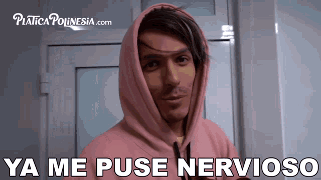 a man wearing a pink hoodie with the words ya me puse nervioso below him