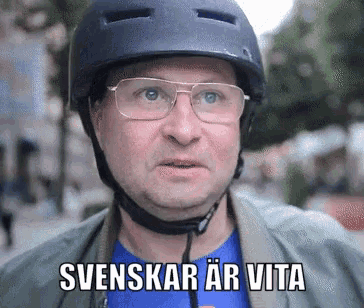 a man wearing glasses and a helmet says svenskar ar vita