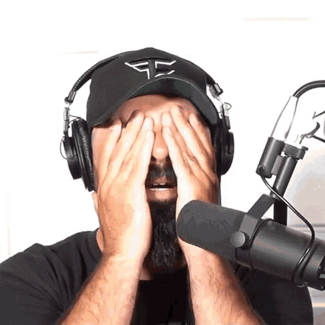 a man wearing headphones and a hat with the letter e on it