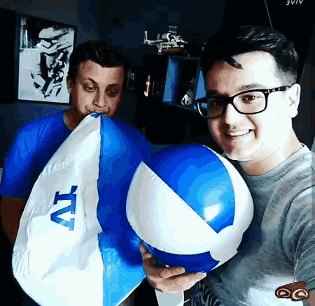 Thevr Balloons GIF - Thevr Balloons GIFs