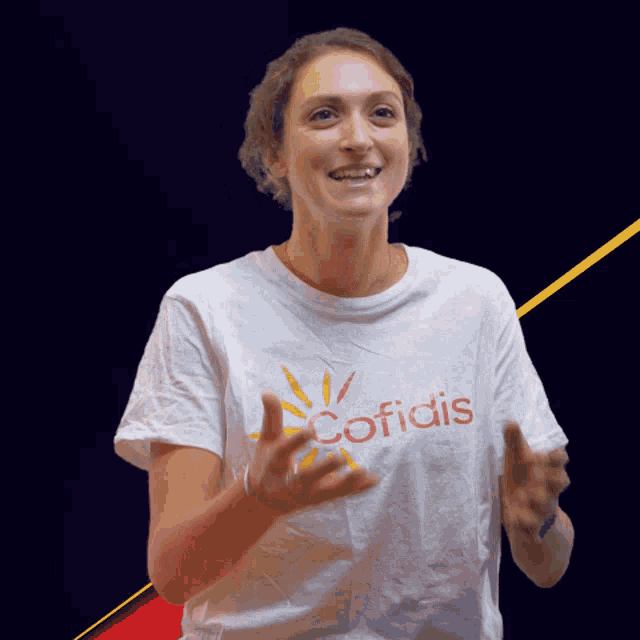 a woman wearing a white t-shirt that says cofidis on it