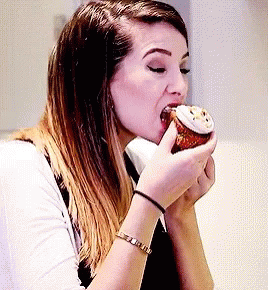 Cake Eating GIF - Cake Eating Zoe GIFs