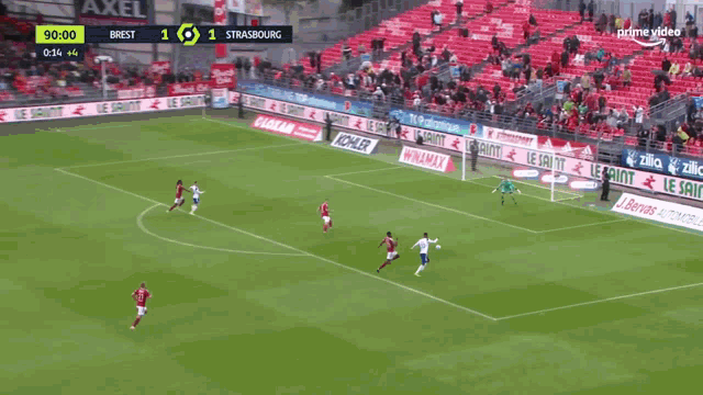 a soccer game between brest and strasbourg is being broadcast on prime video
