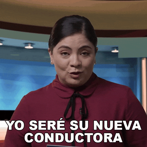 a woman in a red top says yo sere su nueva conductora