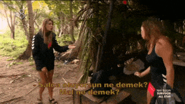 two women are standing next to each other in a forest and the words salca oluyorsun ne demek mal ne demek