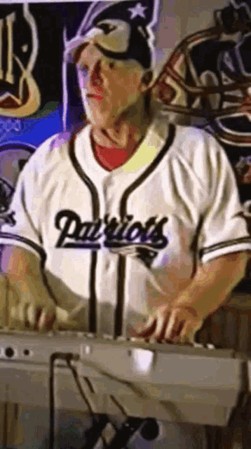 The Pats Are Coming Dj GIF - The Pats Are Coming Dj Music GIFs