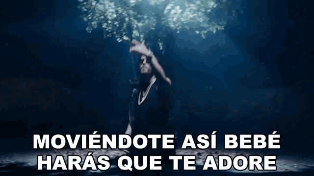 a woman is standing under a tree with the words moviendote así bebe haras que te adore