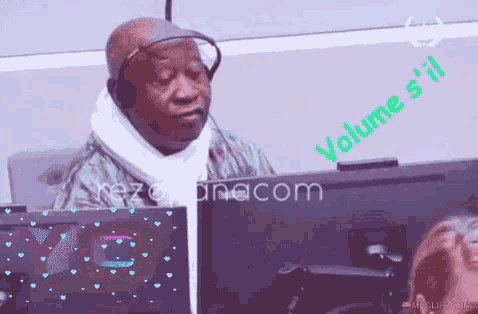 Yo Volume Sil Vous Plait GIF - Yo Volume Sil Vous Plait Gbagbo GIFs