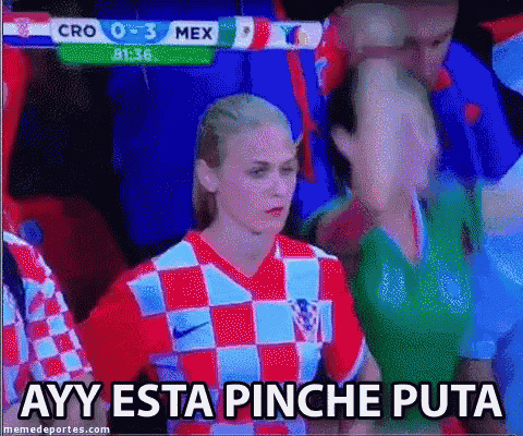 a woman in a soccer uniform says ayy esta pinche puta on a screen
