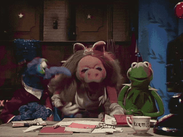 Muppets Miss Piggy GIF - Muppets Miss Piggy Gonzo GIFs