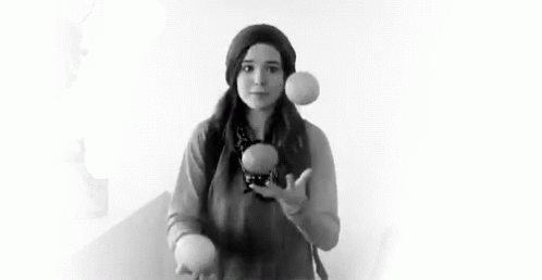 Ellen Page Juggle GIF - Ellen Page Juggle Juggling GIFs