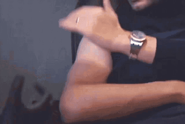 İlhanşen Ozan Korfali GIF - İlhanşen Ozan Korfali Biceps GIFs