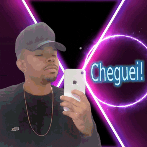 a man taking a picture of himself with the word cheguei written in blue