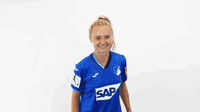 a woman is wearing a blue jersey with the name steinert on it