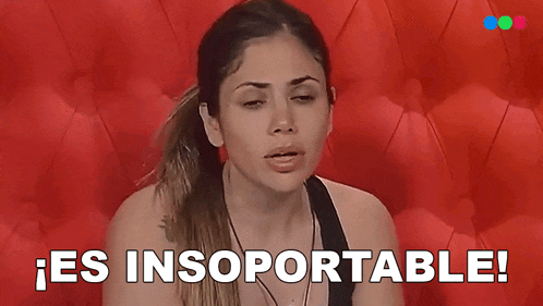 a woman is sitting in front of a red couch and says " es insoportable " in white letters