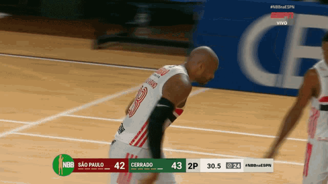 a basketball game between sao paulo and cerrado is underway