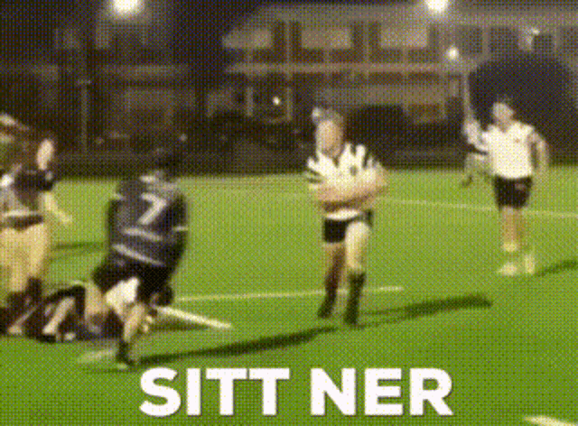 a picture of a rugby game with the words sitt ner