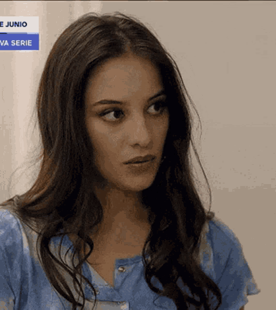 a woman 's face is shown in front of a sign that says ' e junio '