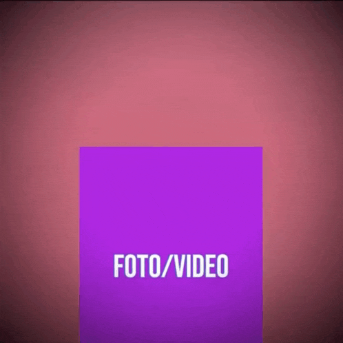 a purple square with the words foto / video written on it