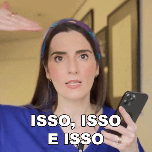 a woman holding a cell phone with the words isso isso e isso written on it