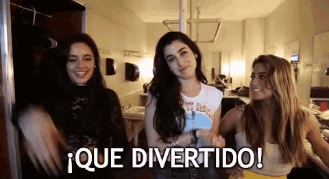 three women are standing next to each other in a room with the words que divertido above them