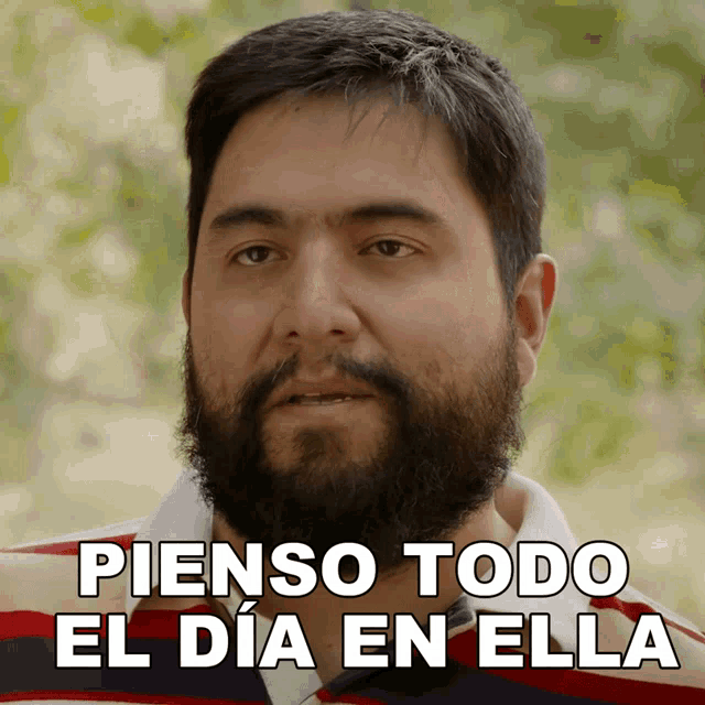a man with a beard has the words pienso todo el dia en ella on his shirt