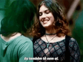 a woman is smiling and saying eu também to nem ol .