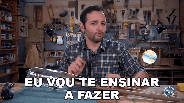 a man in a plaid shirt says eu vou te ensinar a fazer in a workshop