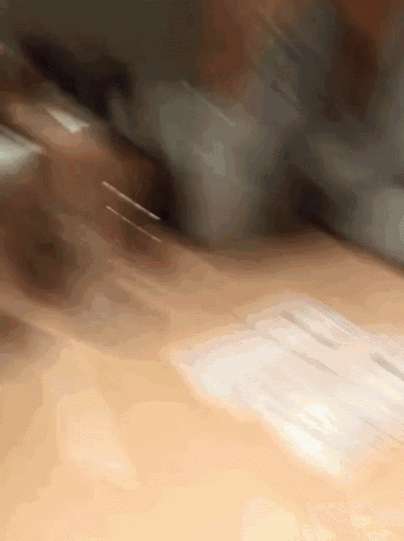 a blurry picture of a table with a piece of paper on it that says ' i 'm sorry ' on it