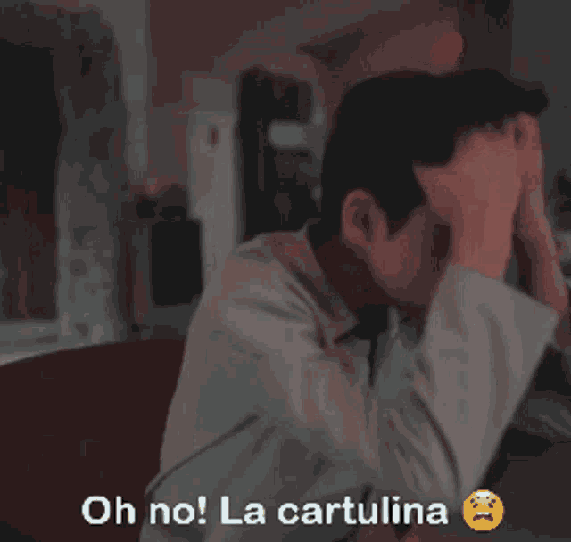 a blurry picture of a man with the words oh no la cartulina written on it