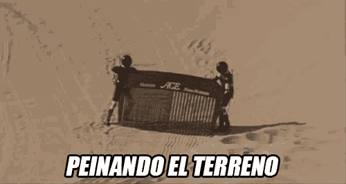 a comb is in the sand with the words peinando el terreno below it