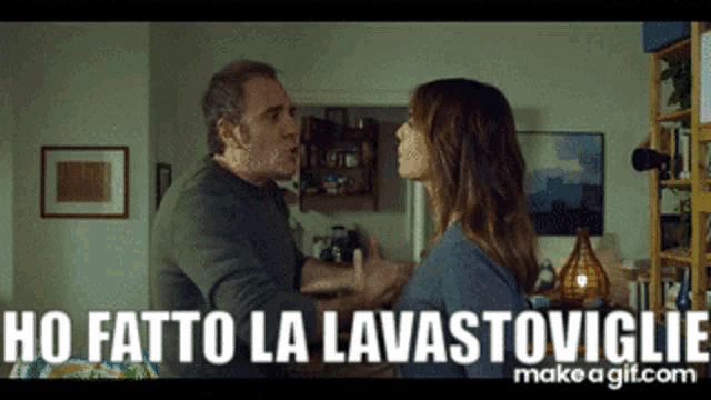 a man and a woman are having an argument with the words ho fatto la lavastoviglie in the corner
