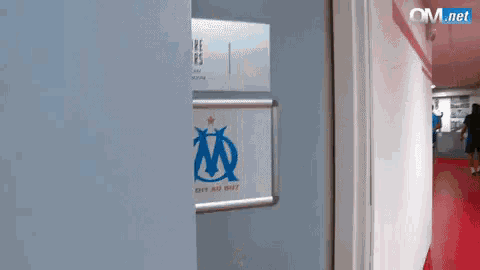 a door with a sign that says om.net