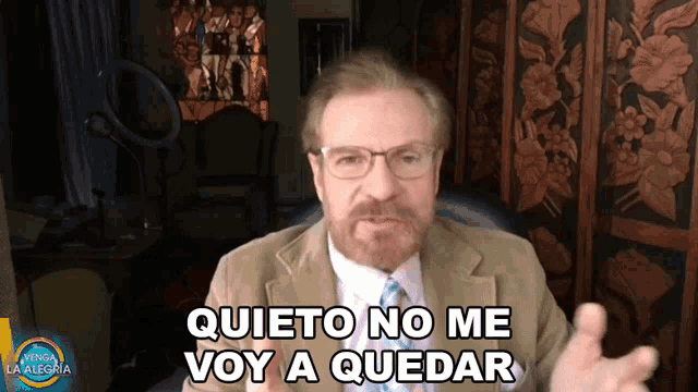 a man says quieto no me voy a quedar in a video