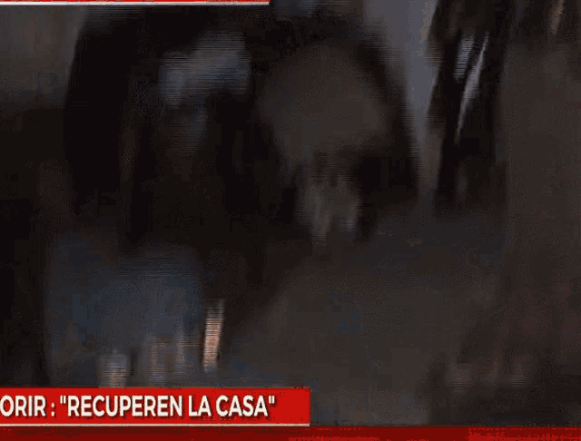 a blurry picture of a person with the words " recuperan la casa " on the bottom right