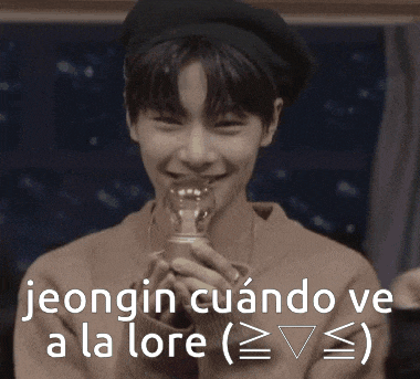 a young man holding a light bulb with the words jeongin cuando ve a la lore written above him