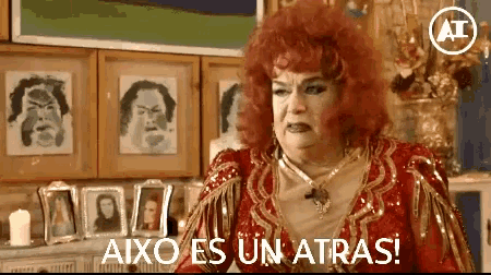 a woman with red hair says " aixo es un atras " in spanish