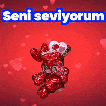 a bunch of red heart shaped balloons with the words seni seviyorum on the top