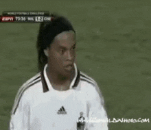 Ronaldinho Gaucho Nutmeg GIF - Ronaldinho Gaucho Nutmeg Ac Milan GIFs
