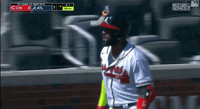 a baseball game is being played between the atlanta braves and the cincinnati red sox