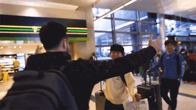 Embrace Welcome GIF - Embrace Welcome Good To See You GIFs