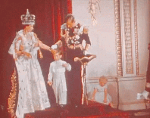 Queen Elizabeth Coronation Day GIF - Queen Elizabeth Coronation Day Queen GIFs