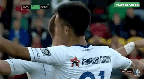 a soccer player with the number 21 on his jersey