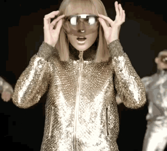 Taylor Swift Shake It Off GIF - Taylor Swift Shake It Off Visor Sunglasses GIFs