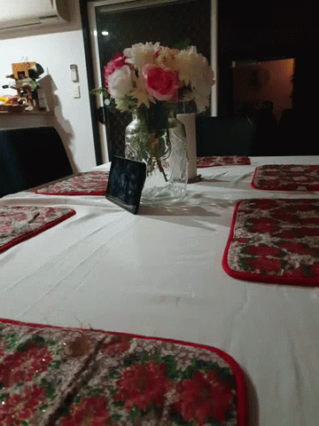 Flower Table GIF - Flower Table GIFs