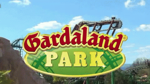 Gardaland Parco Divertimenti Giostre Divertimento GIF - Gardaland Amusement Park Carousel GIFs