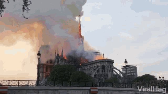Notre Dame Church Burning GIF - Notre Dame Church Burning Paris Incident GIFs