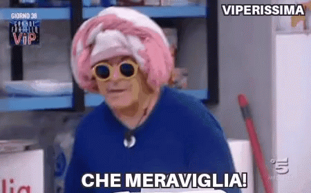 a man wearing a pink wig and sunglasses says che meraviglia