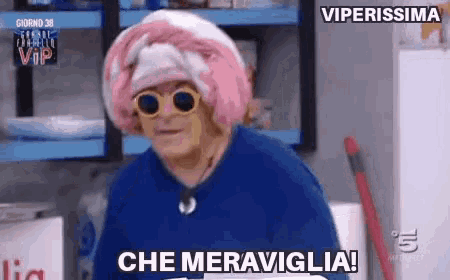 a man wearing a pink wig and sunglasses says che meraviglia